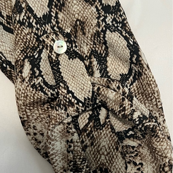 🐍 High/Low Blouse 🐍 - Picture 4 of 6